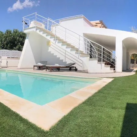 Falconara Tatil Evi *